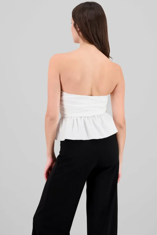 Blusa strapless con volumen liso