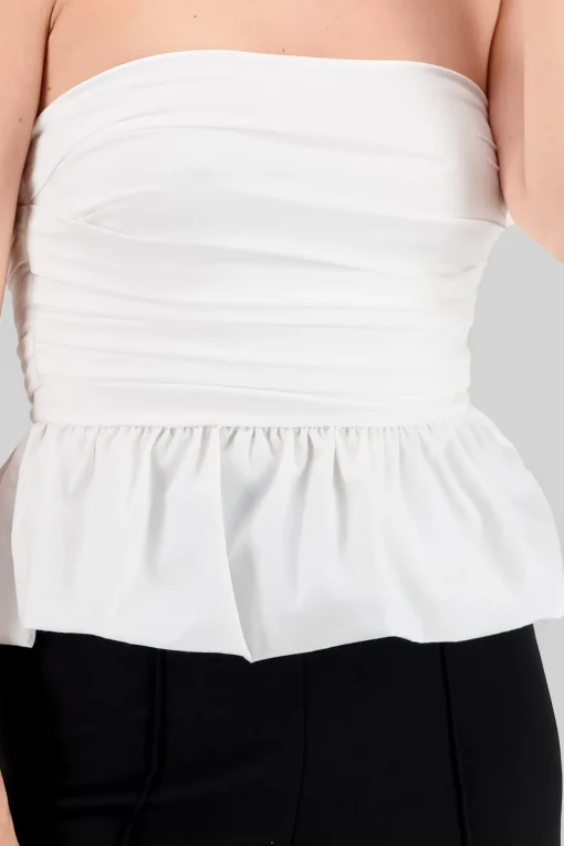 Blusa strapless con volumen liso