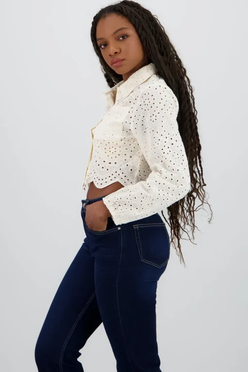 CAMISA CROP DETALLES