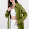 Camisa oversize efecto piel bolsillos