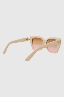Lente cuadrado cateye con detalle metalico