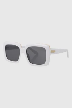 Lente rectangular con linea metalica