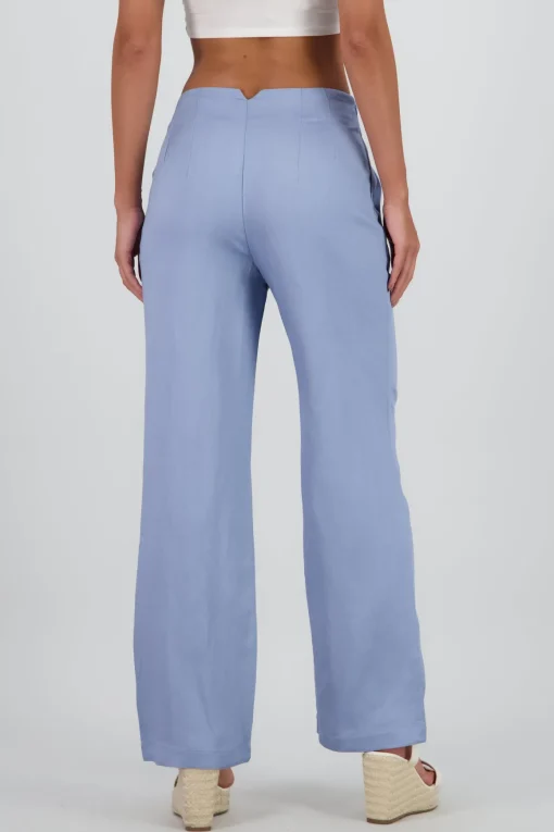 Pantalon fluido detalle pinzas