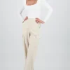 Pantalon recto detalle bolsas cargo