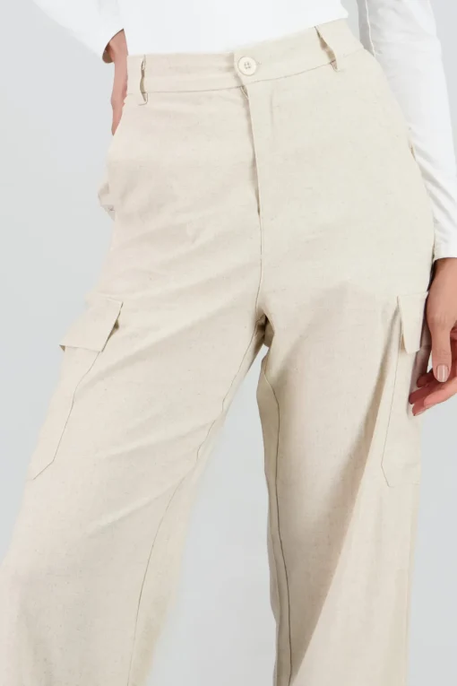 Pantalon recto detalle bolsas cargo