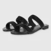 Sandalias dos tiras plizadas