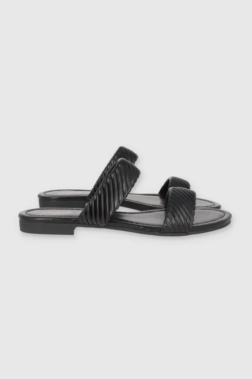 Sandalias dos tiras plizadas