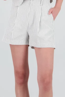 Short amplio rayas