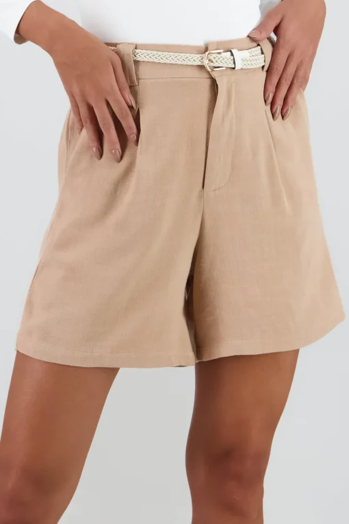 Short liso detalle presillas cinturon