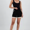 Short tejido con bolsas contraste