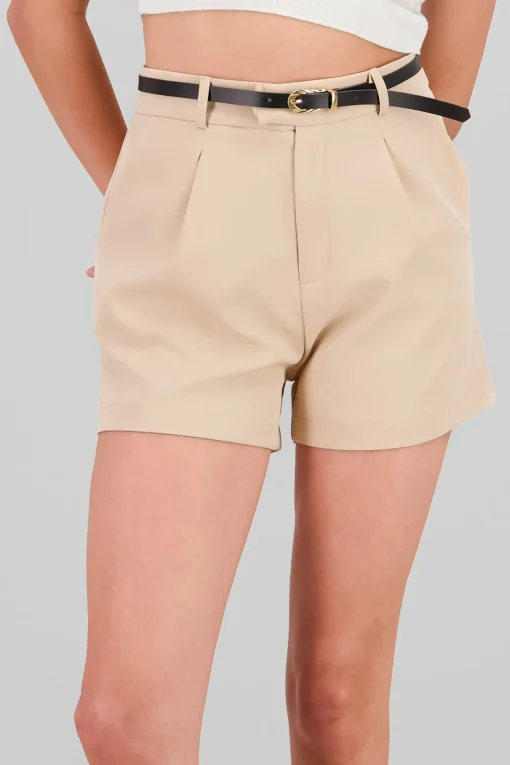 Shorts con pinza y cinturon hypsters