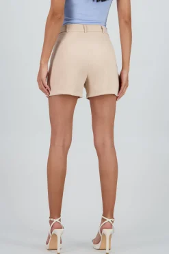 Shorts liso pinzas