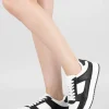 Tenis casual contraste materiales