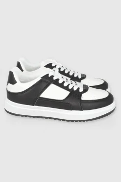 Tenis casual contraste materiales