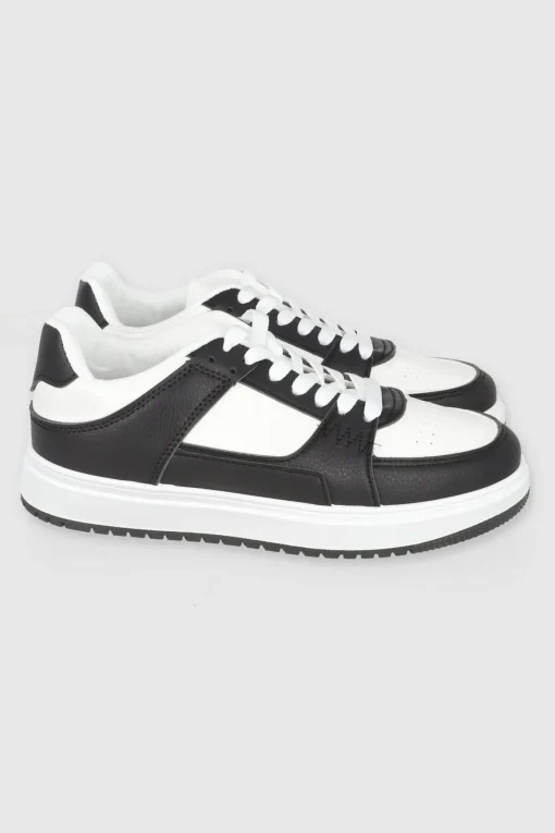 Tenis casual contraste materiales