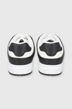 Tenis casual contraste materiales