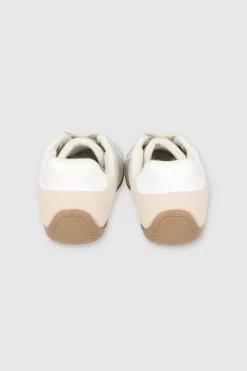 Tenis casual puntal