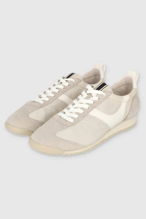 Tenis suela dentada contraste material