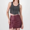 Top crop detalle piedras