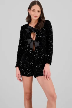 Abrigo ligero de lentejuelas y listones al centro