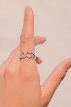 Anillo corazones silueta