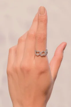 Anillo corazones silueta