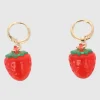 Aretes de fresas de acrílico