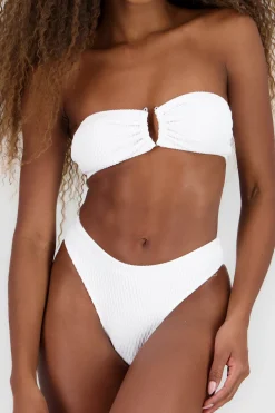Bikini strapless detalle escote textura