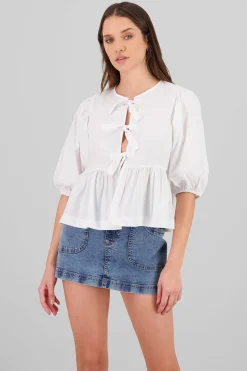 Blusa abullonada con moños lisa