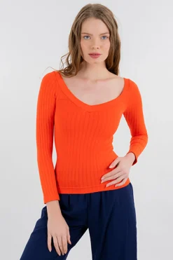 Blusa acanalada escote v