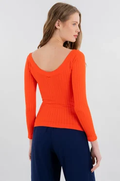 Blusa acanalada escote v