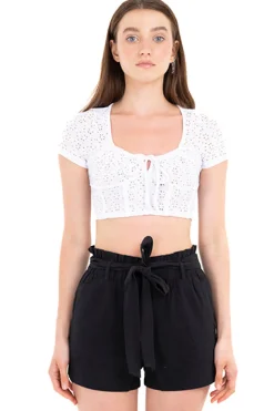 Blusa crop eyelets