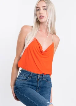 Blusa cuello drapeado espalda descubierta cadenas