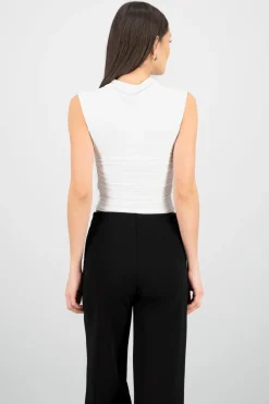 Blusa drapeada cuello alto