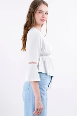 Blusa escote mangas cortes