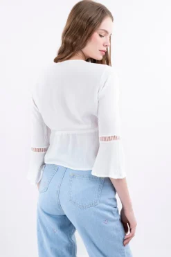 Blusa escote mangas cortes