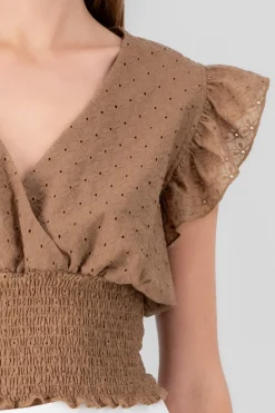 Blusa eyelet escote v