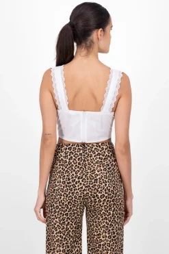 Blusa lisa detalle encaje