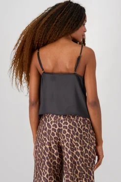 Blusa lisa detalle moños