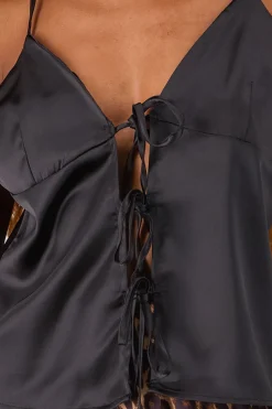 Blusa lisa detalle moños