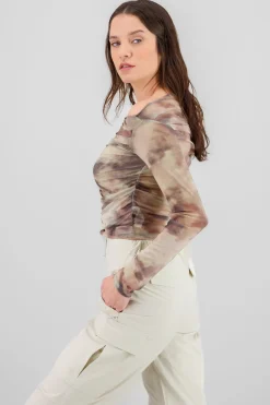 Blusa mesh con drapeados estampado tie dye