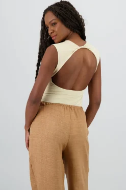 Body manga corta escote espalda