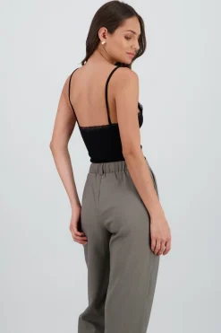 Body tirantes detalle encaje rib