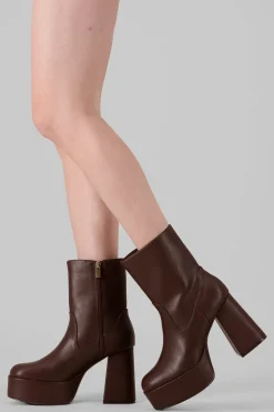 Bota plataforma desgastada