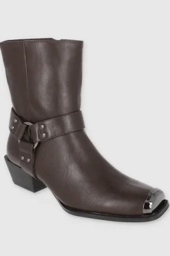 Botin vaquero punta rebanada detalle metal