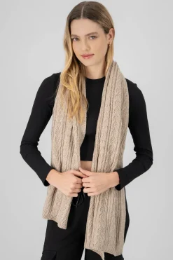 Bufanda tejida trenzas