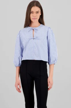 Camisa abullonada con detalle de moños
