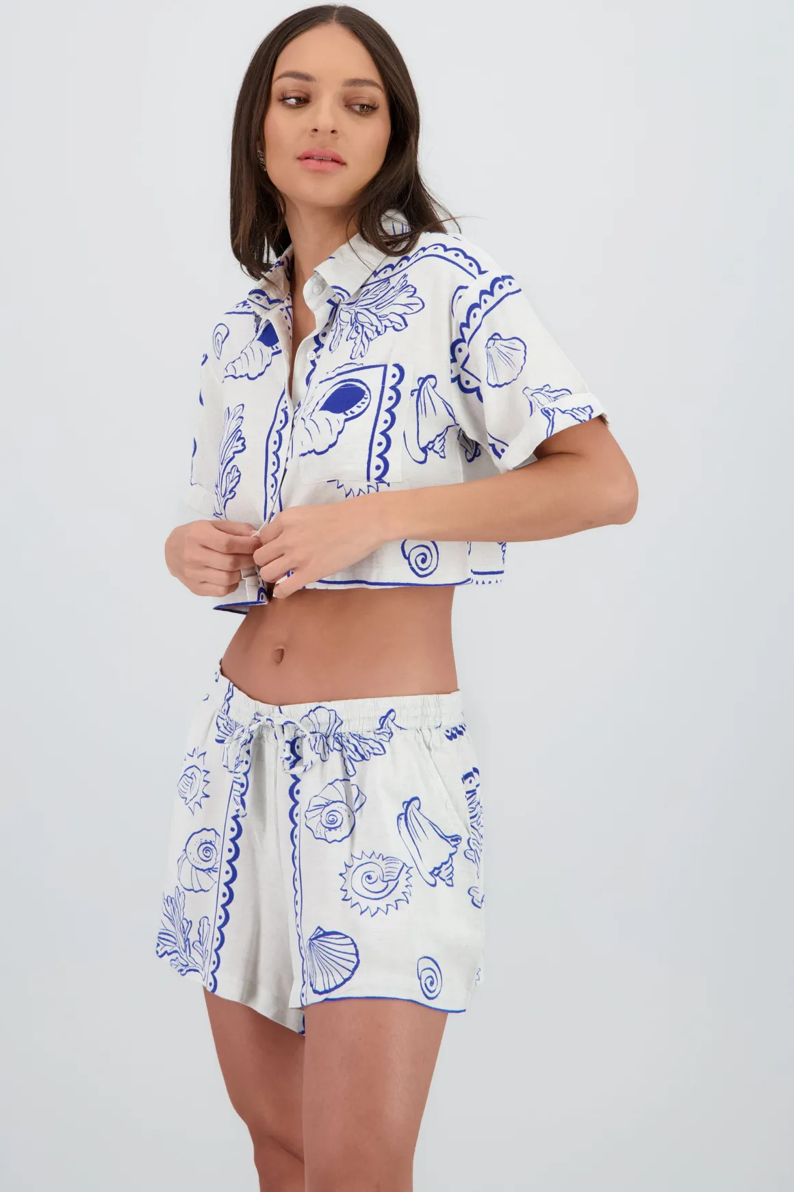 Camisa con mini prints de manga corta