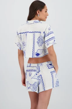 Camisa con mini prints de manga corta