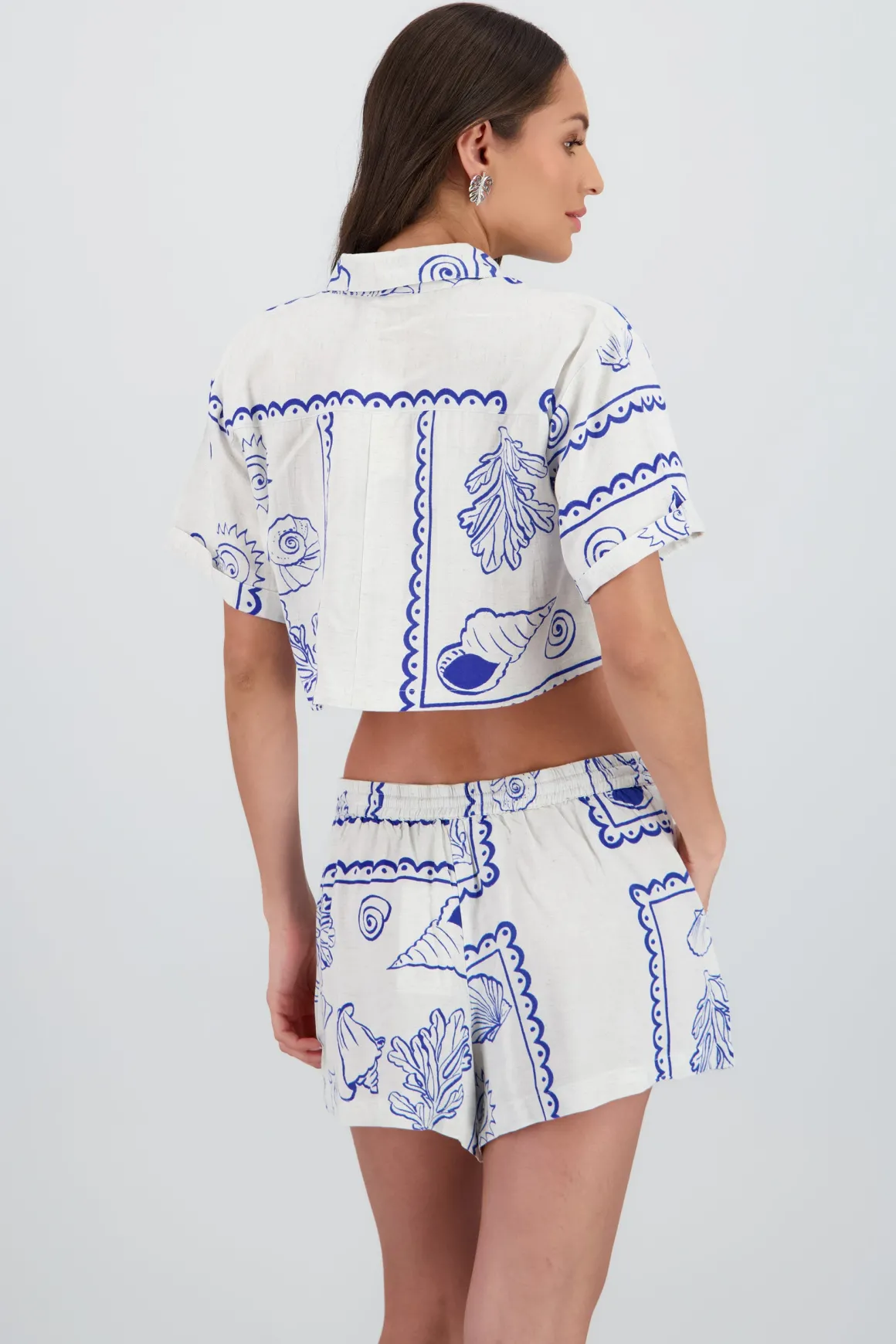 Camisa con mini prints de manga corta